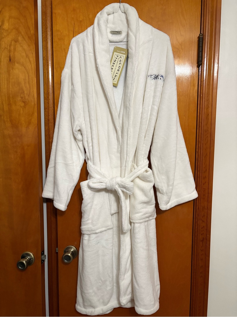 Colorado Timberline- White Plush Shawl Collar Bathrobe